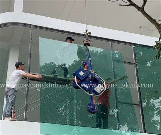 Máy Nâng Kính Chuẩn – Làm Việc Nhẹ Tênh!