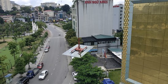 Địa chỉ cho thuê máy nâng kính ở đâu uy tín?